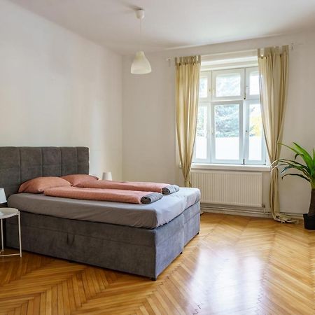 Central Living Apartments - Schoenbrunn Виена Екстериор снимка