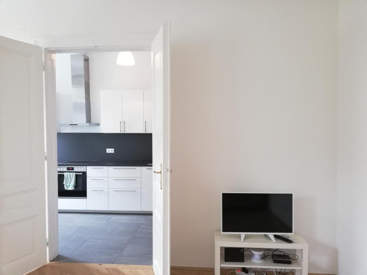 Central Living Apartments - Schoenbrunn Виена Екстериор снимка