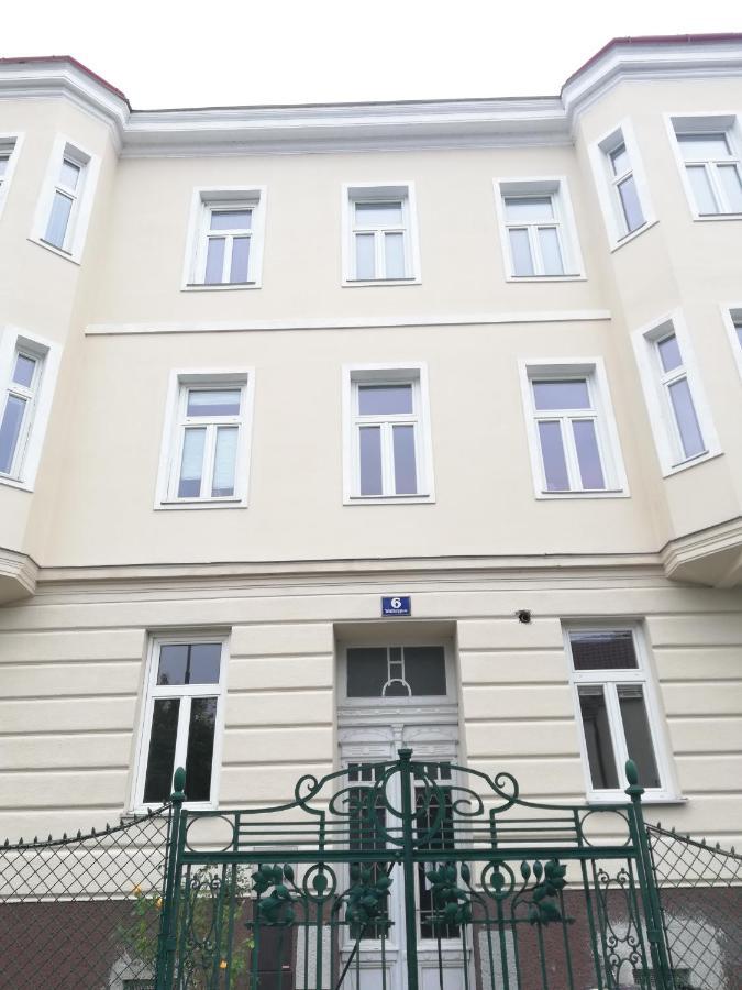 Central Living Apartments - Schoenbrunn Виена Екстериор снимка