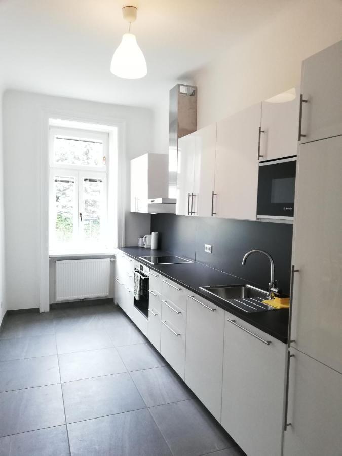 Central Living Apartments - Schoenbrunn Виена Екстериор снимка