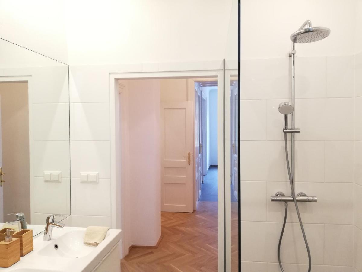 Central Living Apartments - Schoenbrunn Виена Екстериор снимка