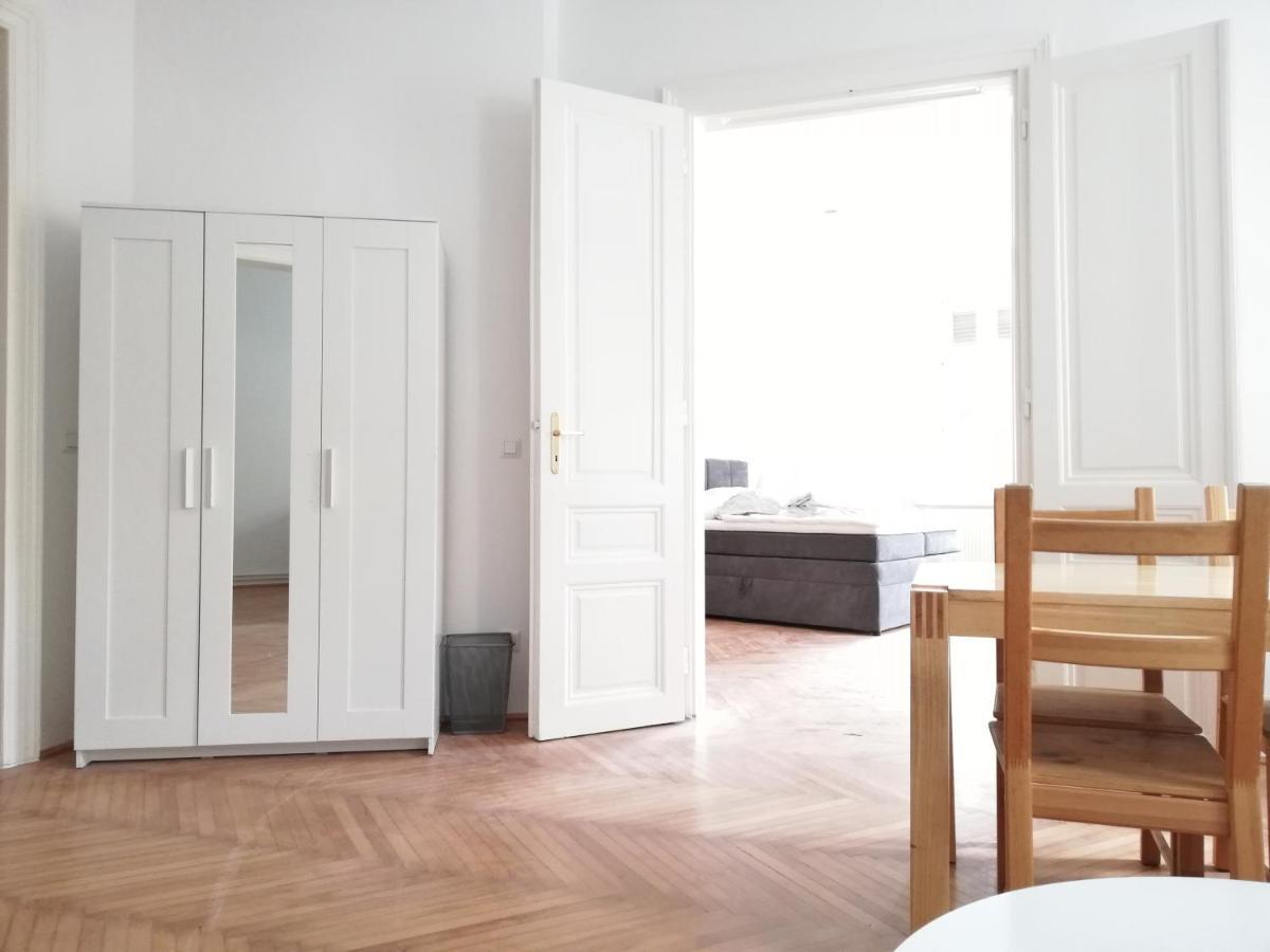Central Living Apartments - Schoenbrunn Виена Екстериор снимка