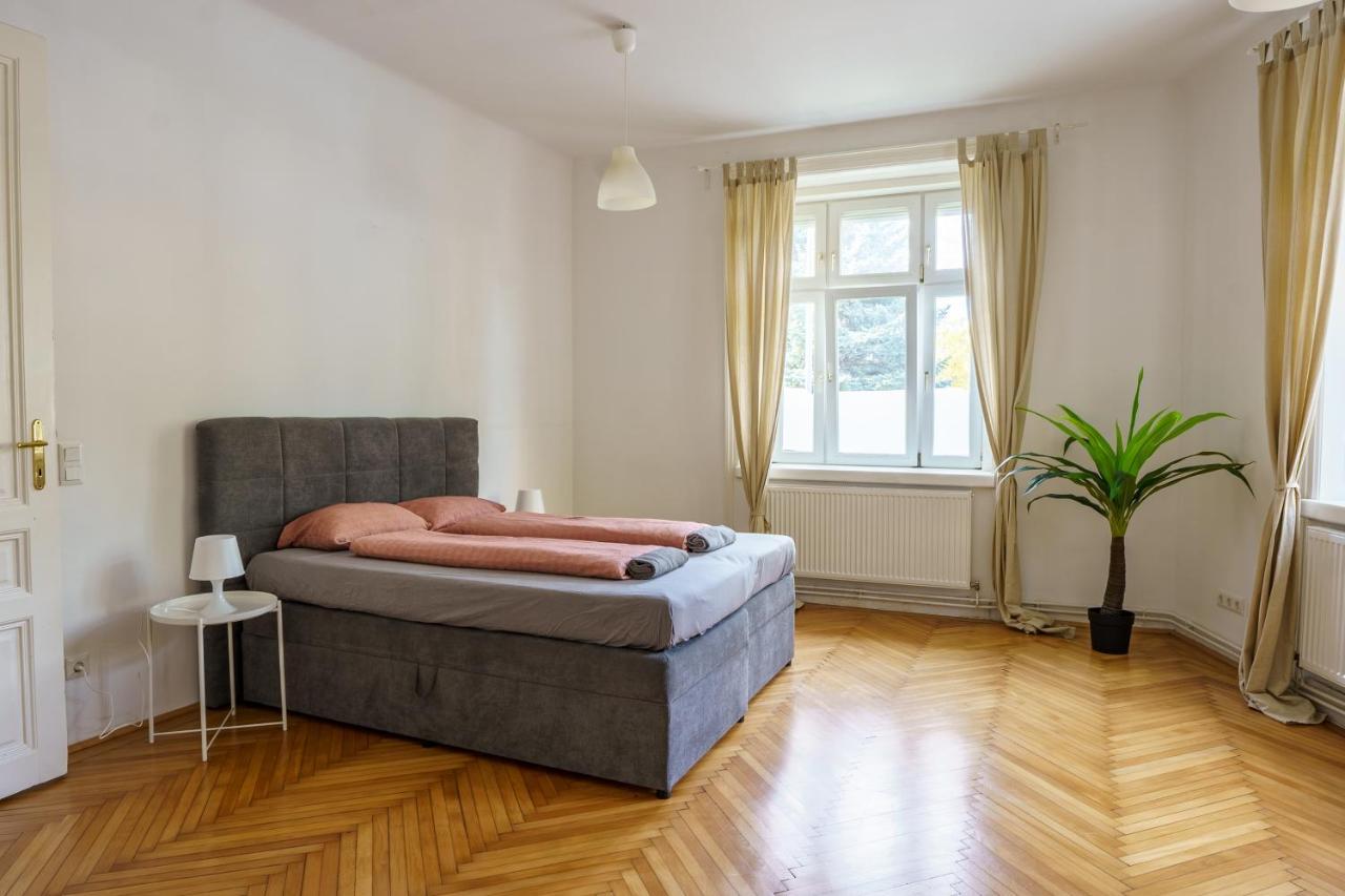 Central Living Apartments - Schoenbrunn Виена Екстериор снимка