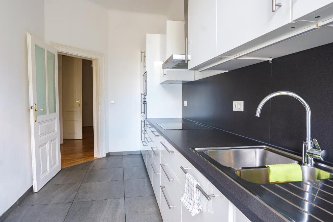 Central Living Apartments - Schoenbrunn Виена Екстериор снимка