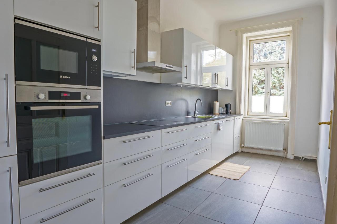Central Living Apartments - Schoenbrunn Виена Екстериор снимка