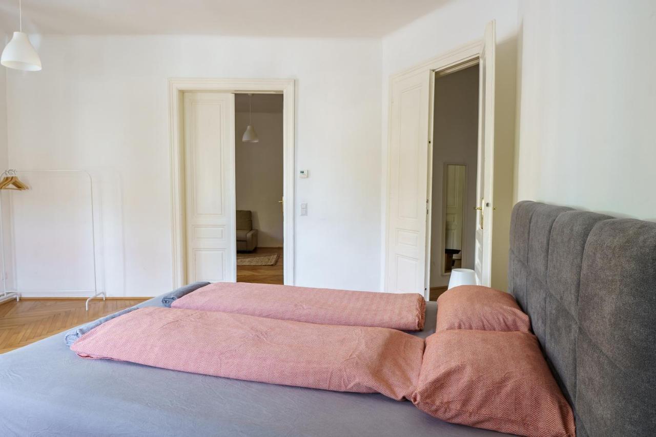 Central Living Apartments - Schoenbrunn Виена Екстериор снимка