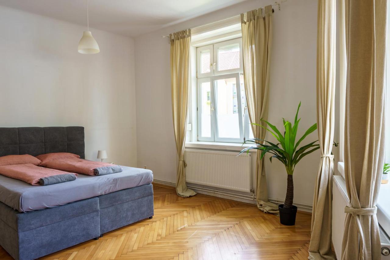 Central Living Apartments - Schoenbrunn Виена Екстериор снимка