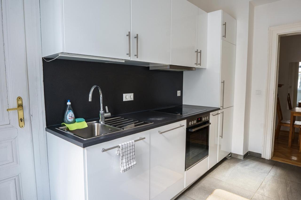 Central Living Apartments - Schoenbrunn Виена Екстериор снимка