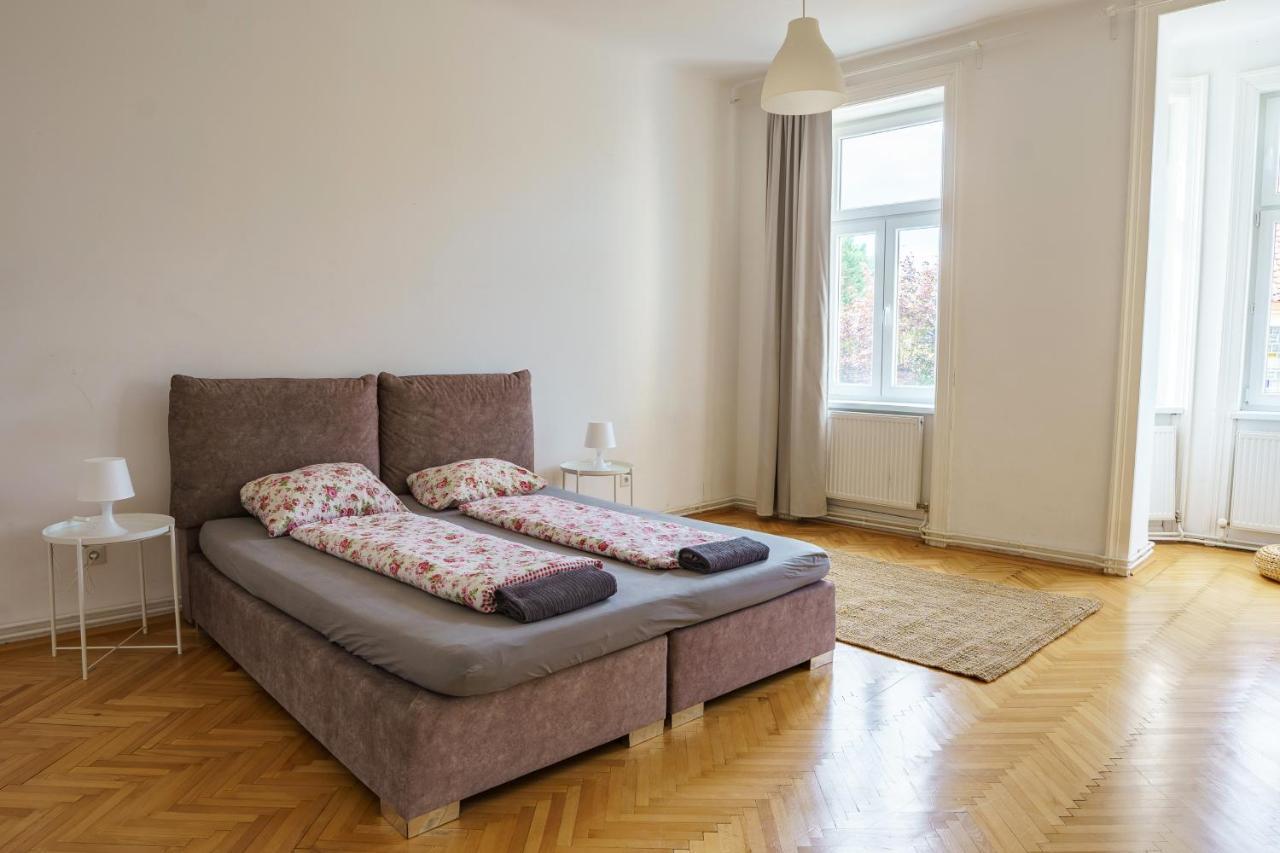 Central Living Apartments - Schoenbrunn Виена Екстериор снимка