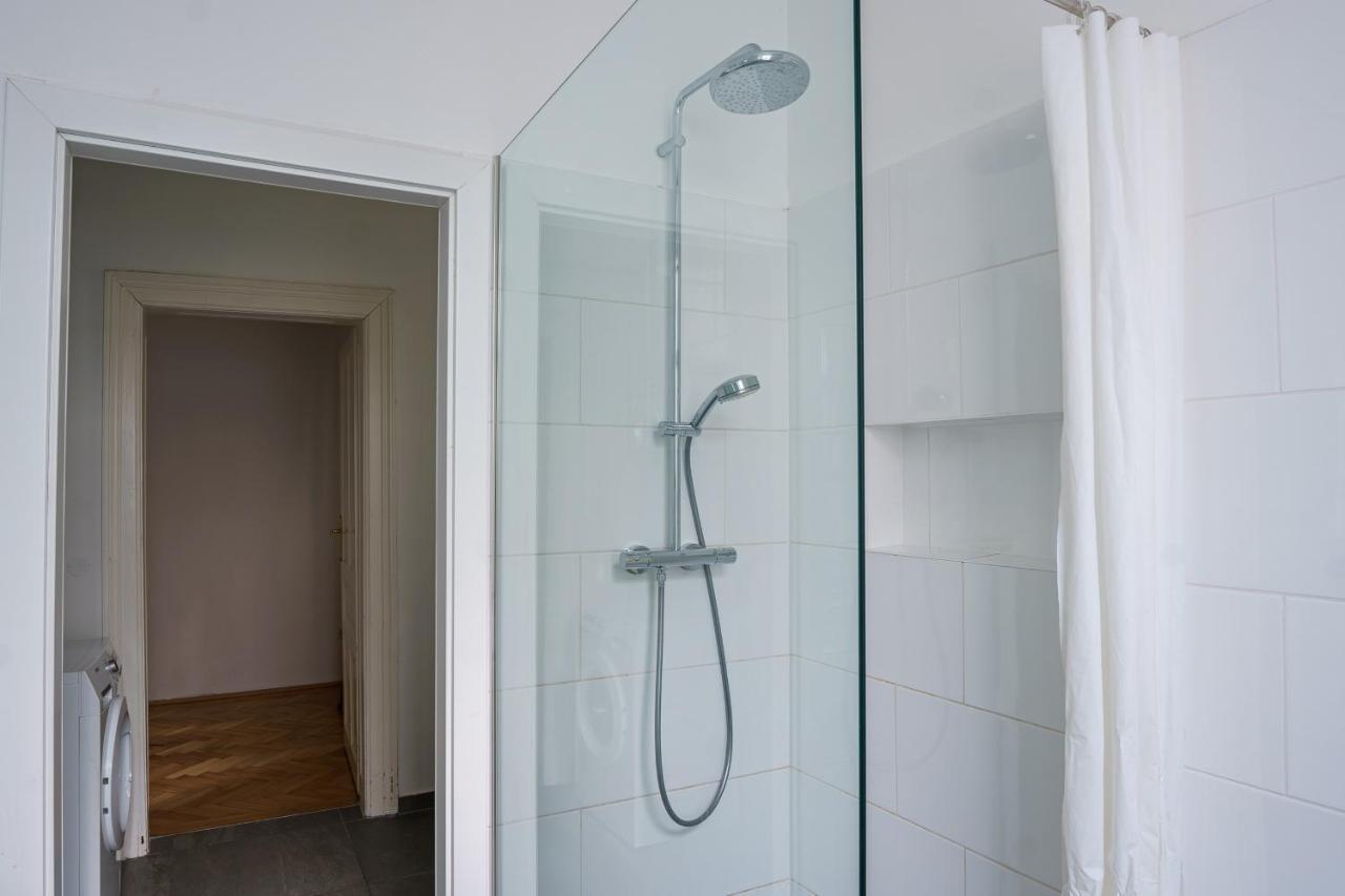 Central Living Apartments - Schoenbrunn Виена Екстериор снимка