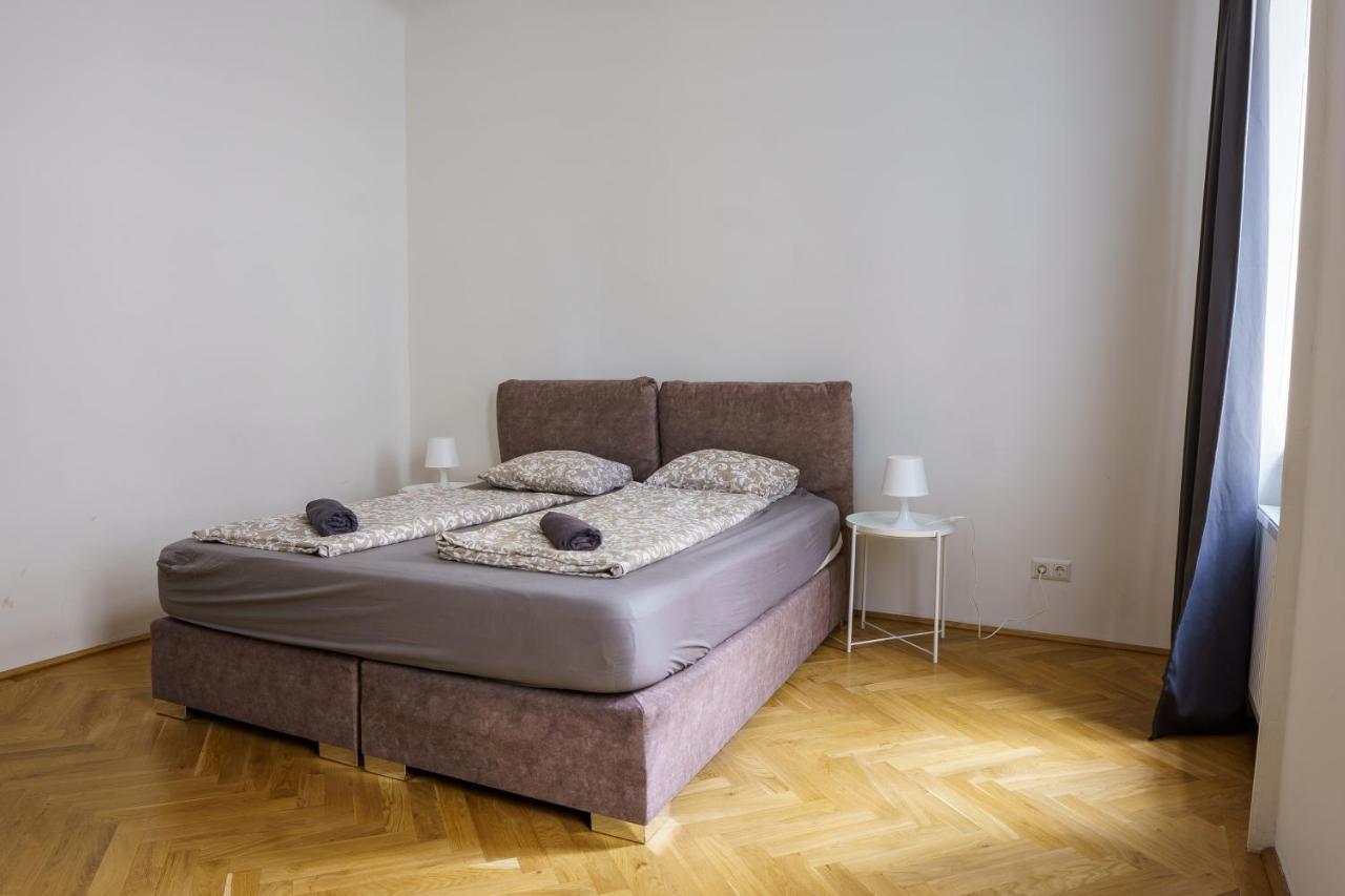 Central Living Apartments - Schoenbrunn Виена Екстериор снимка