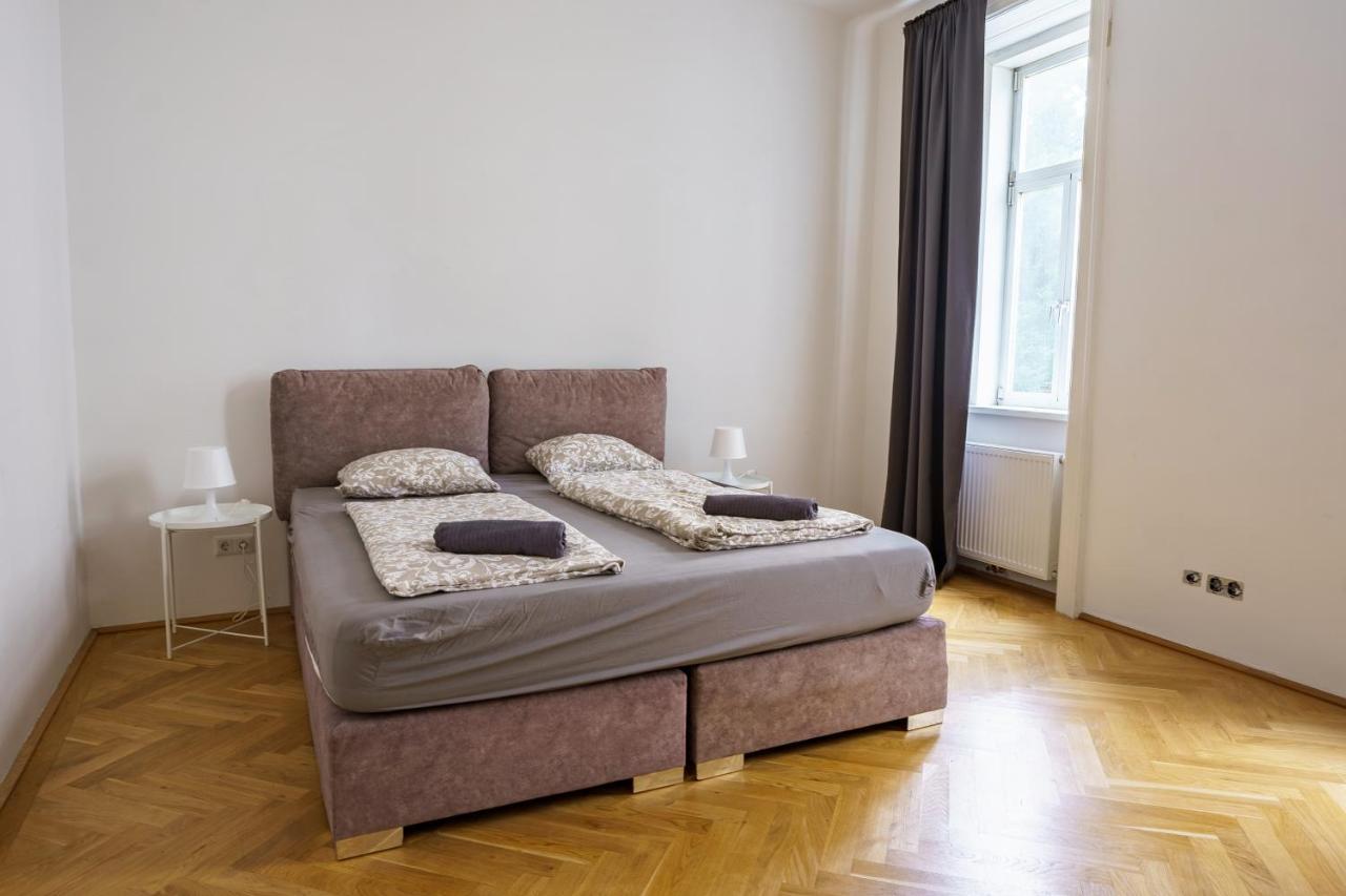 Central Living Apartments - Schoenbrunn Виена Екстериор снимка