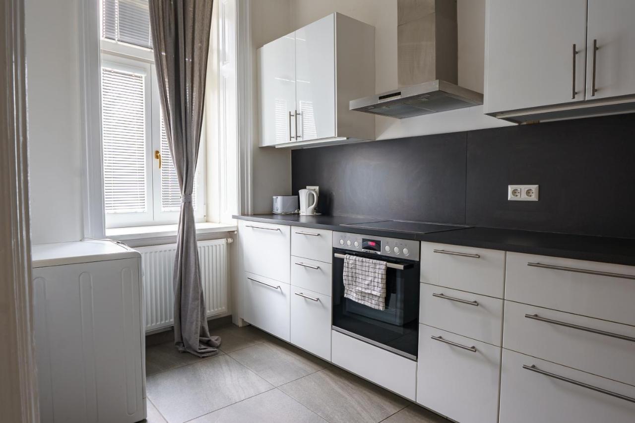 Central Living Apartments - Schoenbrunn Виена Екстериор снимка