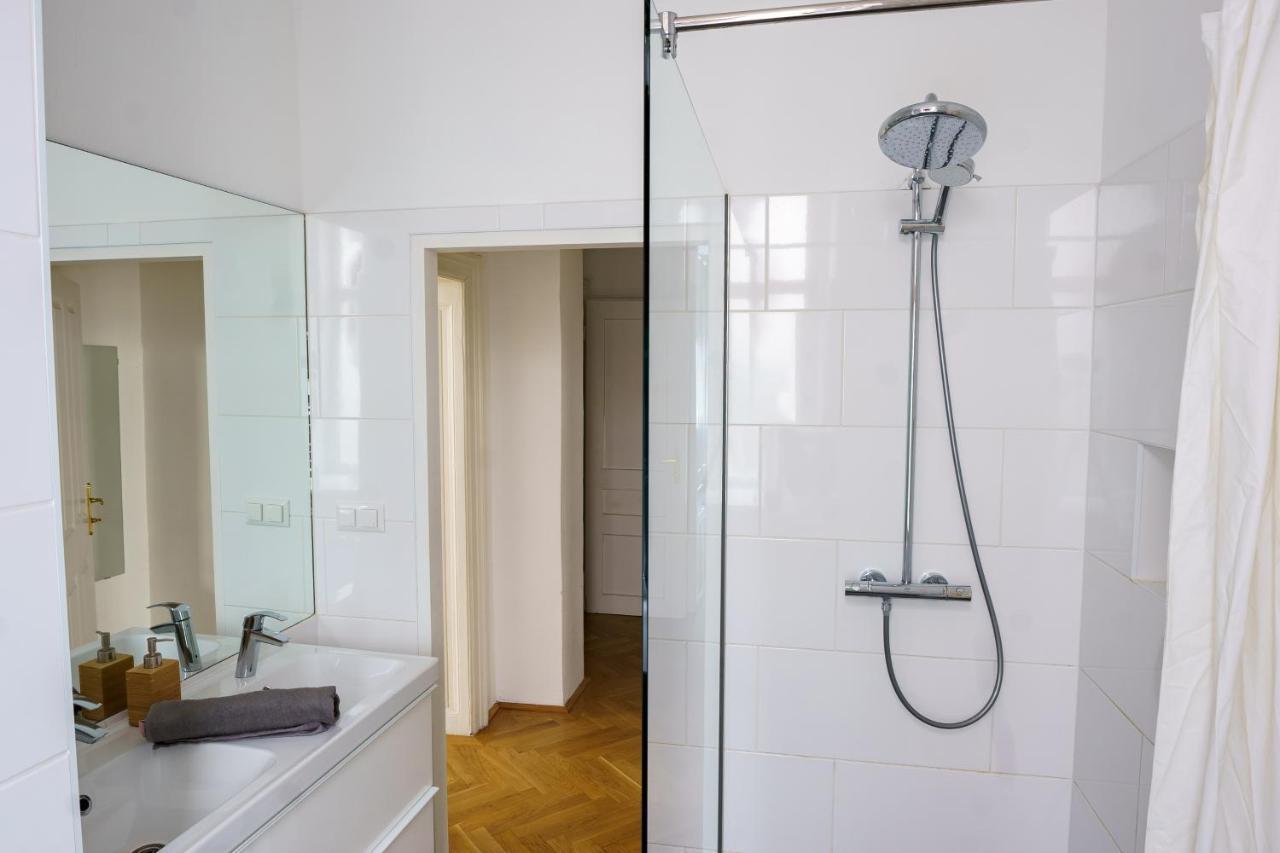 Central Living Apartments - Schoenbrunn Виена Екстериор снимка