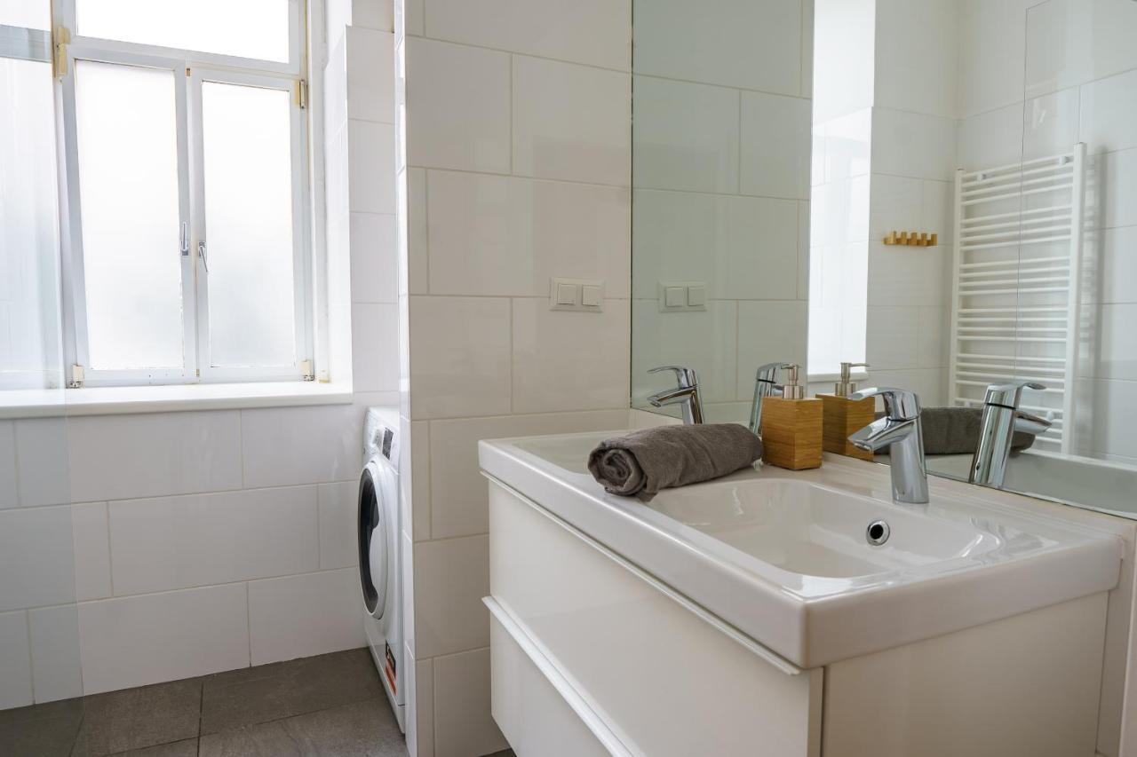 Central Living Apartments - Schoenbrunn Виена Екстериор снимка